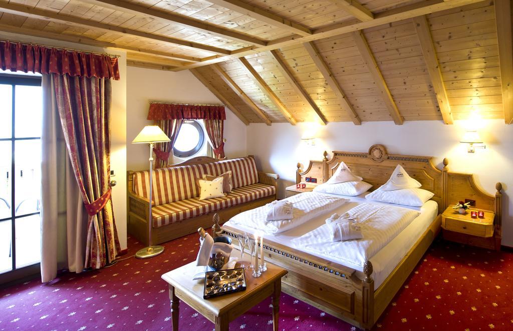 Hotel Ansitz Jakoberhof Ortisei Exteriör bild