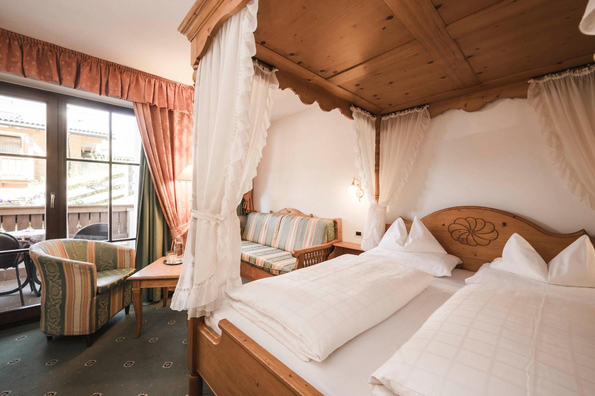 Hotel Ansitz Jakoberhof Ortisei Exteriör bild