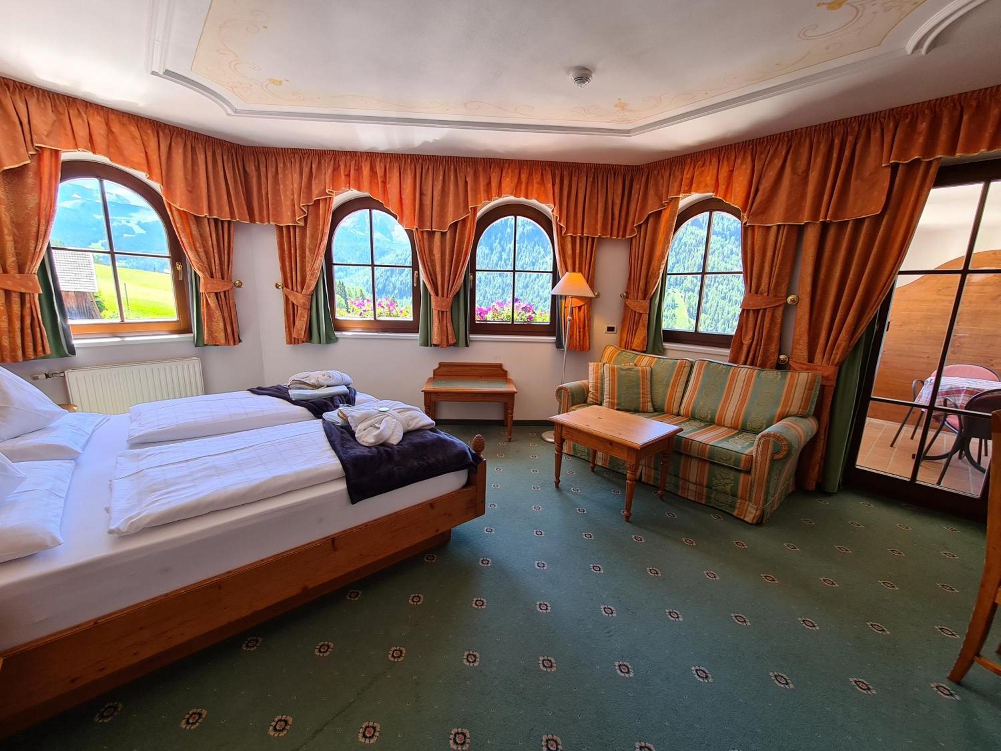 Hotel Ansitz Jakoberhof Ortisei Exteriör bild