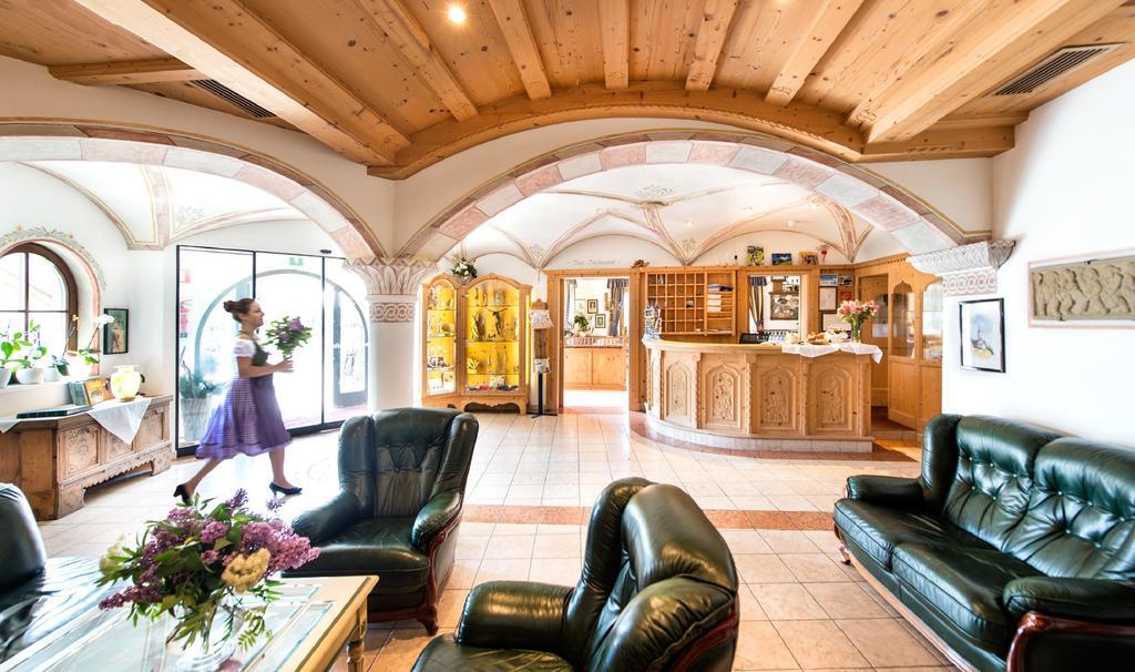 Hotel Ansitz Jakoberhof Ortisei Exteriör bild