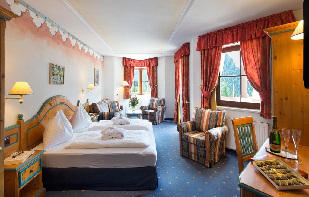 Hotel Ansitz Jakoberhof Ortisei Exteriör bild